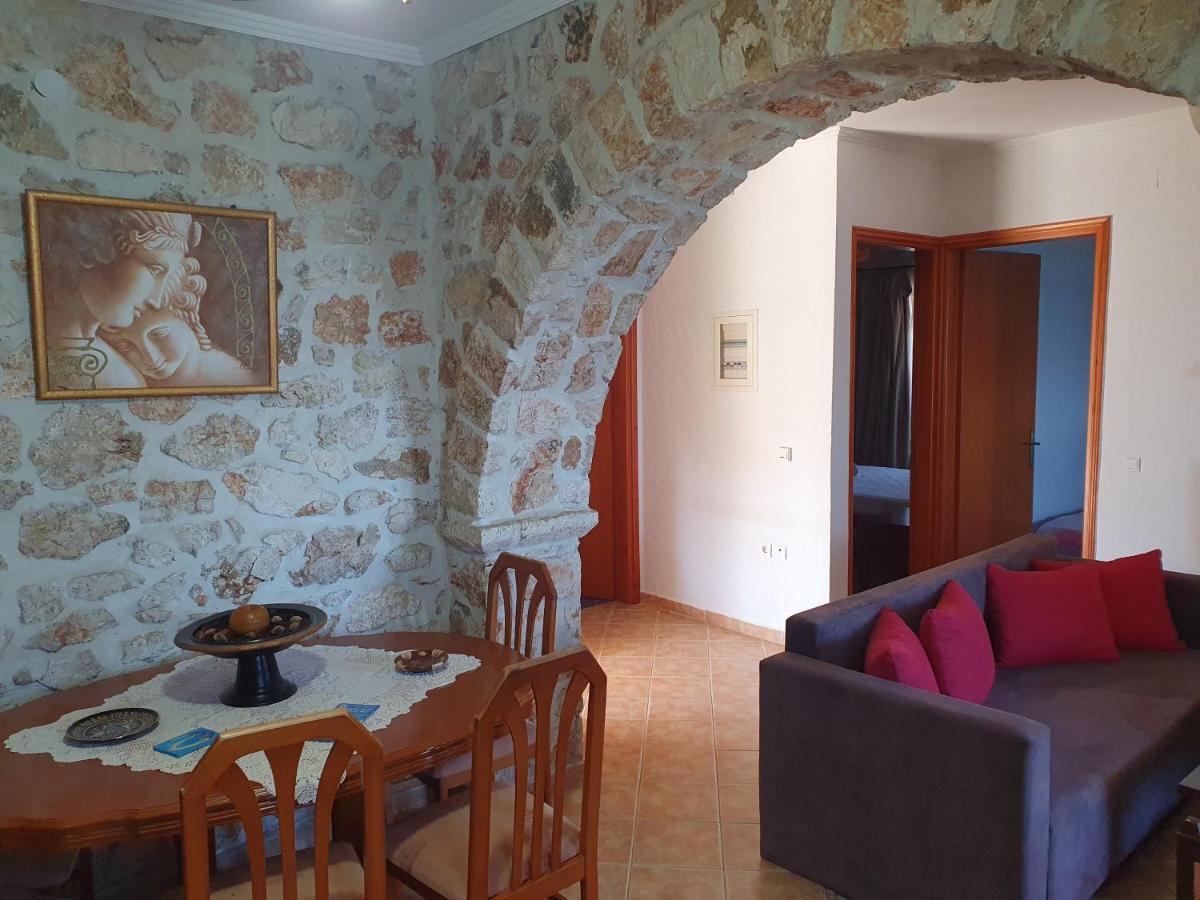 Nireas : Stone Villa Orthoniaí Eksteriør billede